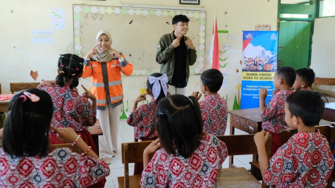 Semen Gresik Goes to School, Sentuh Generasi Muda Rembang dan Blora, Bangkitkan Semangat Belajar!