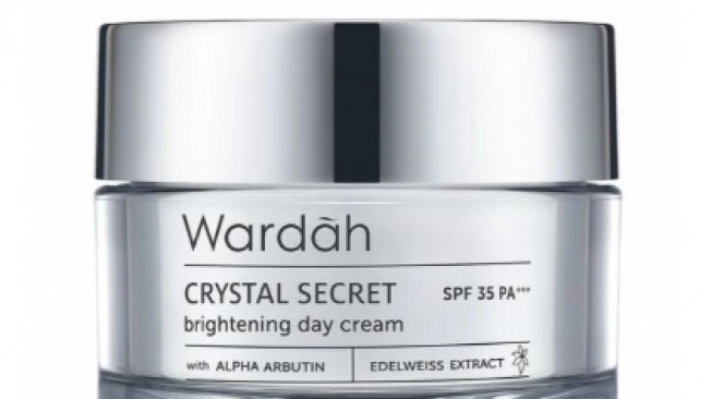  Wardah Crystal Secret Brightening Day Cream.