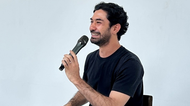 Reza Rahadian buat karya instalasi kolaborasi dengan seniman lintas bidang di ArtJog 2025.