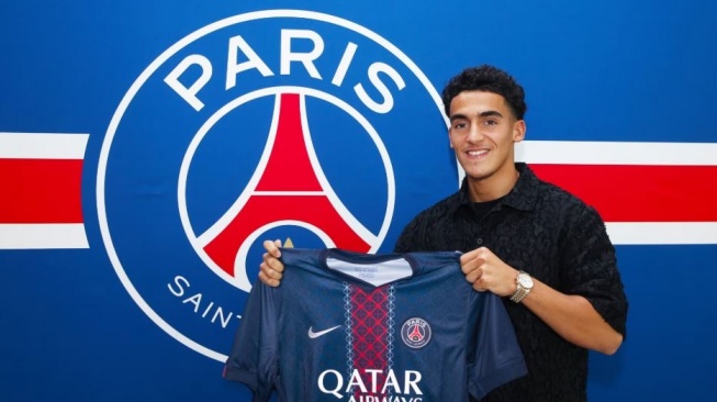 Ilian Mhand yang merupakan rekan Marselino Ferdinan ketika memperkuat KMSK Deinze kini resmi bergabung dengan PSG (Paris Saint-Germain). (Dok. PSG)