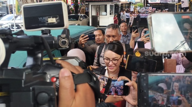 Nikita Mirzani menghadiri sidang lanjutan kasus pemerasan dan wanprestasi di Pengadilan Negeri Jakarta Selatan, Selasa, 1 Juli 2025. [Suara.com/Adiyoga Priyambodo]