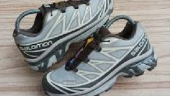 sepatu Salomon
