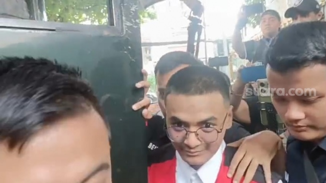 Vadel Badjideh hadir sidang lanjutan kasus asusila di Pengadilan Negeri Jakarta Selatan, Rabu, 2 Juli 2025. [Suara.com/Adiyoga Priyambodo]