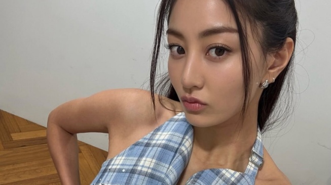 Stylish dan Effortless, Ini 4 Daily Look Simpel ala Jihyo TWICE!