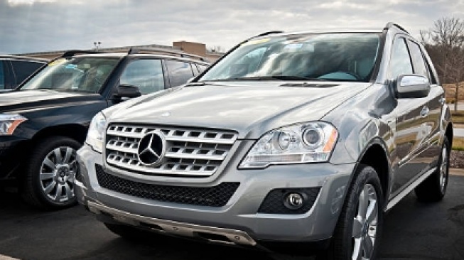 mobil warna Silver Metalik