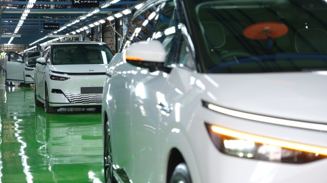 Mobil Xpeng X9 yang dirakit lokal di pabrik PT Handal Indonesia Motor di Purwarkarta, Jawa Barat pada Rabu (2/7/2025). [Dok Erajaya Active Lifestyle]