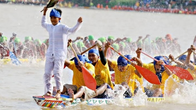 Mengenal Pacu Jalur Riau: Warisan Lomba Tradisional yang Mendunia