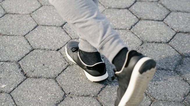 Budget UMR Bisa Dapat Sepatu Lari Apa? Ini 5 Rekomendasi Terbaik dari Dokter Tirta