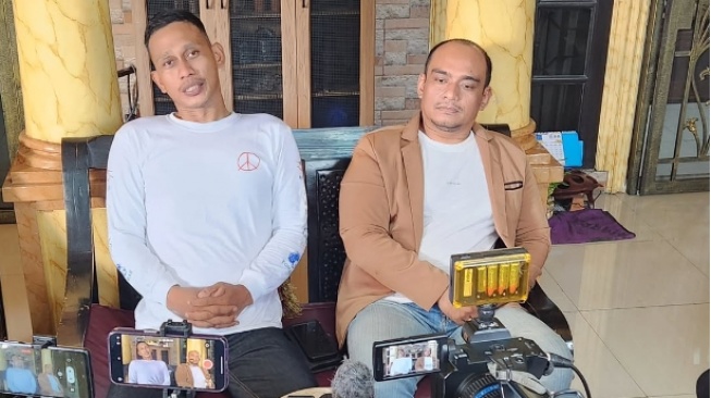 Fakta pengakuan Revelino Tuwasey lelaki yang mengaku ayah biologis anak Lisa Mariana (Instagram)