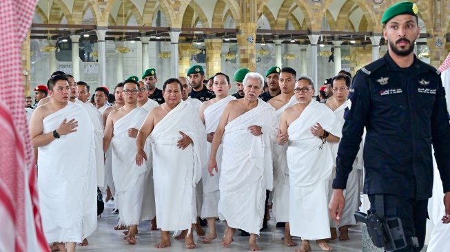 Presiden RI Prabowo Subianto beserta jajaran dari Kabinet Merah putih dan Sekretariat saat melaksanakan ibadah Umrah di Makkah, Arab Saudi,  Kamis (3/7/2025). [Muchlis Jr - Biro Pers Sekretariat Presiden]
