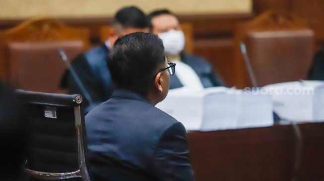 Terdakwa kasus dugaan perintangan penyidikan kasus korupsi Harun Masiku dan pemberian suap, Hasto Kristiyanto saat menjalani sidang Tuntutam di Pengadilan Tipikor, Jakarta, Kamis (3/7/2025). [Suara.com/Alfian Winanto]