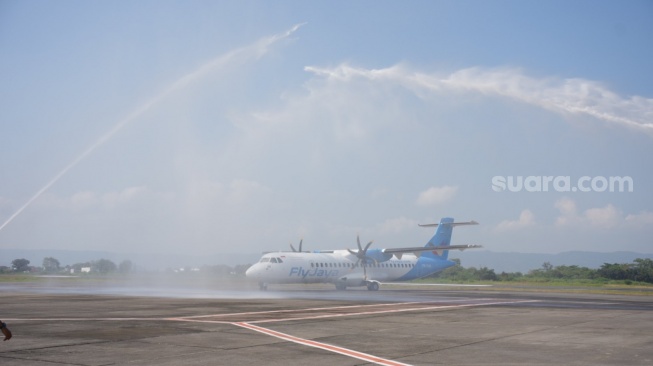 Pesawat ATR 72 yang dioperasikan FlyJaya, layani rute Bandara Halim Jakarta-Bandara Adisucipto Yogyakarta [Suara.com/HO/Flyjaya]