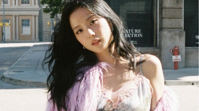 4 Ide Tampilan Kasual ala Jisoo BLACKPINK, Cocok Buat Hangout sampai Workout!