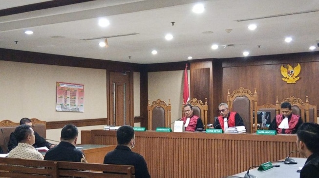 Sidang lanjutan kasus investasi bodong Robot Trading Fahrenheit yang menjerat eks jaksa Azam Akhmad Akhsya. (ist)