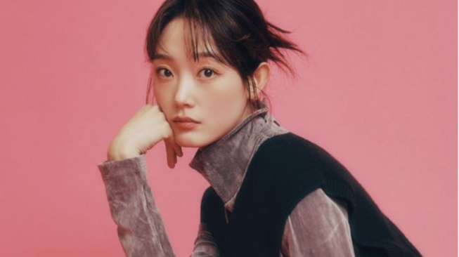Anti-Monoton! 4 Ide OOTD Playful ala Lee Yoo Mi yang Bikin Gaya Makin Fresh