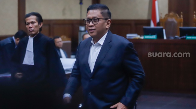 Hasto Kristiyanto Terancam Bui 7 Tahun: Kasus Suap PAW DPR Mengguncang PDIP!