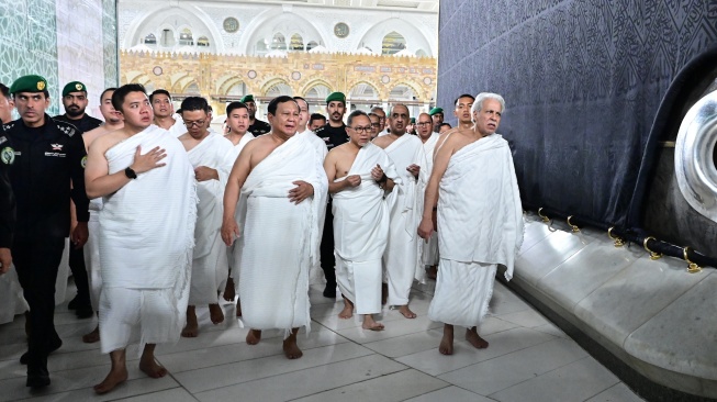 Presiden RI Prabowo Subianto beserta jajaran dari Kabinet Merah putih dan Sekretariat saat melaksanakan ibadah Umrah di Makkah, Arab Saudi,  Kamis (3/7/2025). [Muchlis Jr - Biro Pers Sekretariat Presiden]
