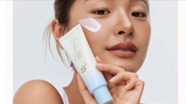 4 Sunscreen Mugwort Ampuh untuk Menenangkan Kulit Kemerahan Akibat Sinar UV