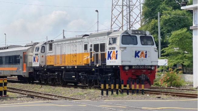 Jangan Asal Colok! 7 Barang yang Dilarang Dicas di Stopkontak Kereta Api