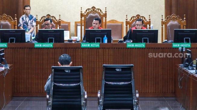 Belum Sampai Seminggu, Tom Lembong Sakit Gigi Usai Lahap Gula Rafinasi di Persidangan