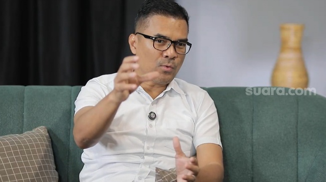 Jelang Rebut 'Kursi' Kaesang, Calon Ketum PSI Bro Ron Nekat Curi Ilmu ke Jokowi di Solo!