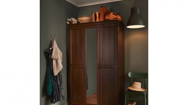 Inspirasi lemari pakaian untuk kamar tidur minimalis. (Ikea)