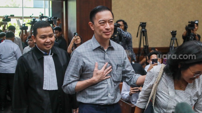 Terdakwa Mantan Menteri Perdagangan Thomas Trikasih Lembong atau Thom Lembong bersiap menjalani sidang pembacaan tuntutan di Pengadilan Tipikor, Jakarta, Jumat (4/7/2025). [Suara.com/Alfian Winanto]
