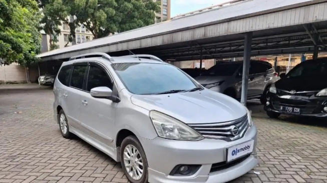 Nissan Grand Livina (2014). (OLX)