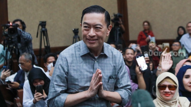 Terdakwa Mantan Menteri Perdagangan Thomas Trikasih Lembong atau Thom Lembong bersiap menjalani sidang pembacaan tuntutan di Pengadilan Tipikor, Jakarta, Jumat (4/7/2025). [Suara.com/Alfian Winanto]
