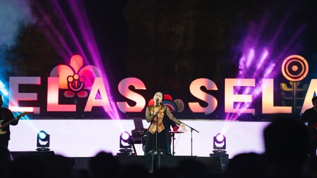 Tampil Perdana di Prambanan Jazz Festival, Bernadya 2 Kali Gugup untuk Alasan Berbeda. [Instagram/prambananjazz]
