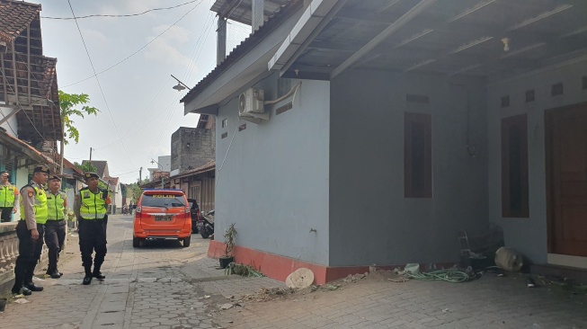 Lokasi rumah T yang sempat digeruduk ratusan pengemudi ojek online, di Bantulan, Sidoarum, Godean, Sleman, Sabtu (5/7/2025). [Suara.com/Hiskia]