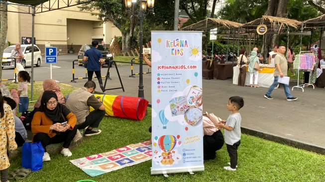 Kerabat karya di Pasar Wiguna Merupa: Wana Kelana Anak, Taman Ambarukkmo, Yogyakarta (Suarajogja/Dita A)