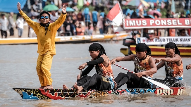 Sejarah Pacu Jalur, Tradisi Asli Kuansing Riau yang Viral gegara Aura Farming
