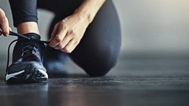 7 Merek Sepatu Running Terbaik 2025: Nyaman, Ringan dan Siap Tembus Target Kilometeranmu