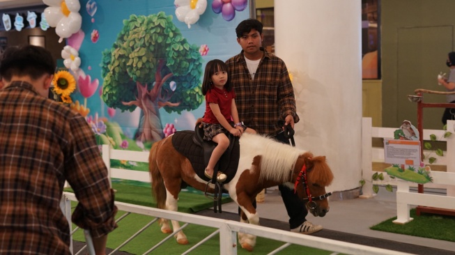 Mini Zoo di Mall? Intip Keseruan Liburan Sekolah di Mal Ini Bersama Baby Zu!