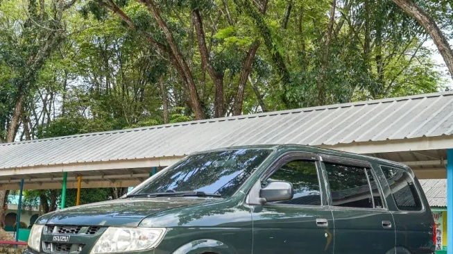 Isuzu Panther (2005). (OLX)