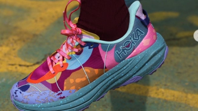 sepatu hoka