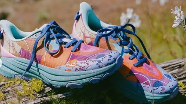 sepatu hoka