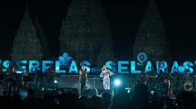 Raisa dan Rony Parulian di Prambanan Jazz 2025. [Instagram]