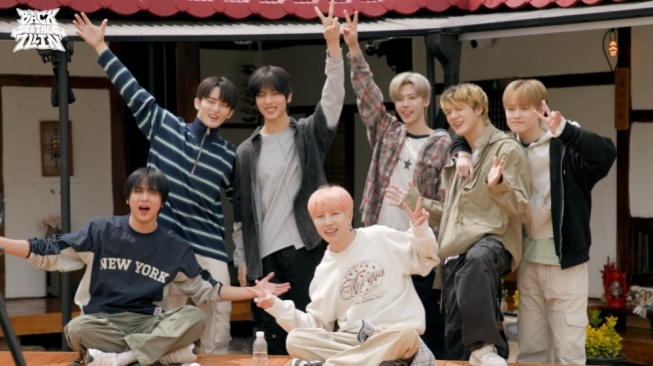 NCT Dream Bagikan Dukungan untuk Kaum Muda di Album Go Back To The Future
