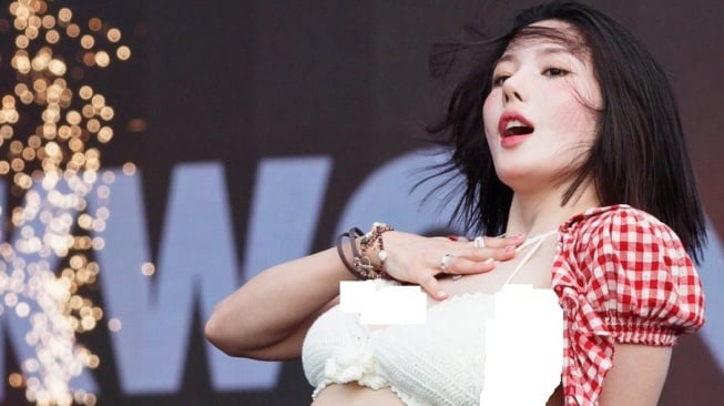 Kwon Eunbi tampil panas di ajang "Waterbomb Seoil 2025", Minggu (6/7/2025). [Twitter]