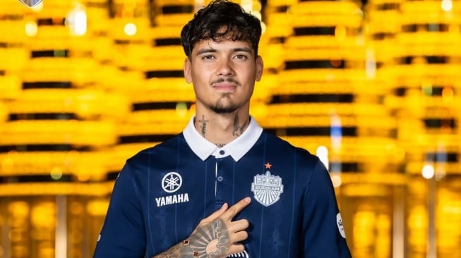 Shayne Pattynama resmi gabung Buriram United. (Instagram Buriram United)