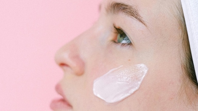 Sunscreen atau Day Cream, Mana yang Lebih Penting untuk Perawatan Kulit Wajah?