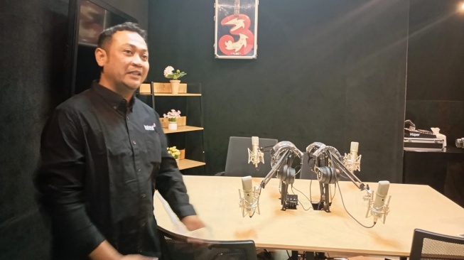 Ruang Podcast Indosat di Gerai IM3 dan 3Store. [Suara.com/Eviera Paramita Sandi] 