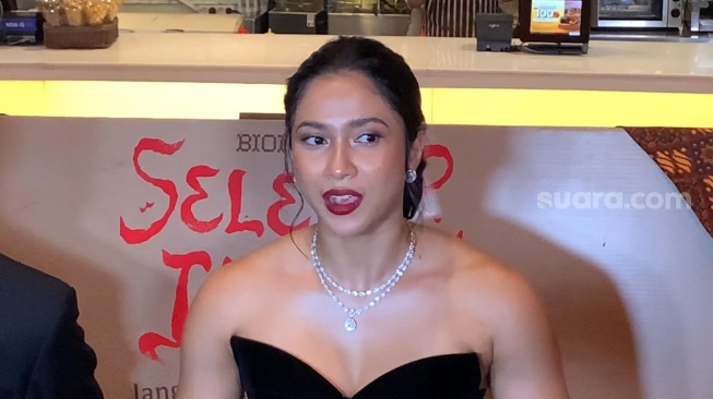 Aghniny Haque dalam kegiatan press screening dan gala premiere film Selepas Tahlil di XXI Epicentrum, Kuningan, Jakarta, Minggu, 6 Juli 2025. [Suara.com/Adiyoga Priyambodo]