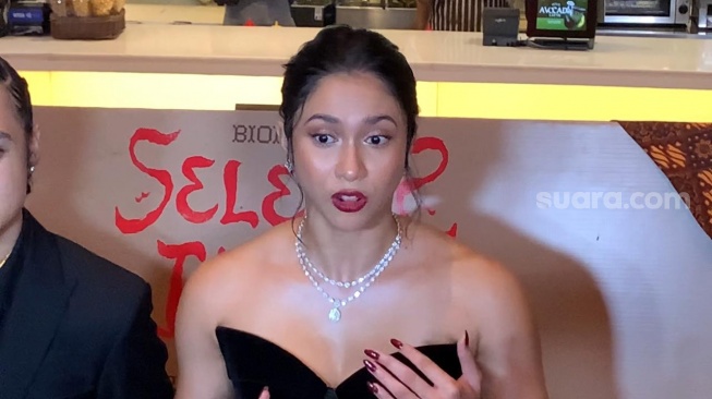 Aghniny Haque dalam kegiatan press screening dan gala premiere film Selepas Tahlil di XXI Epicentrum, Kuningan, Jakarta, Minggu, 6 Juli 2025. [Suara.com/Adiyoga Priyambodo]