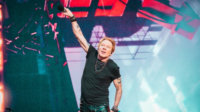 Penampilan Axl Rose bersama Guns N Roses di acara konser reuni Black Sabbath di Birmingham, Inggris pada Sabtu (5/7/2025) malam waktu setempat. [Twitter Guns N Roses]