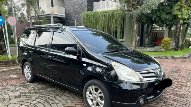 Nissan Grand Livina (2012). (OLX)