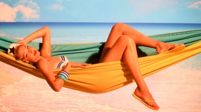Gigi Hadid Rancang Sandal Havaianas! Intip Koleksi Musim Panasnya yang Super Chic