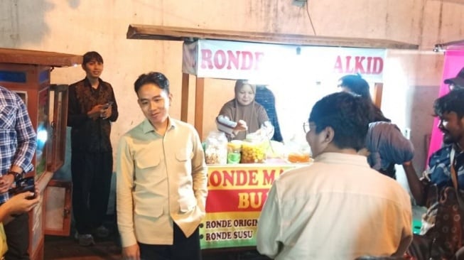 Cerita Yanti Penjual Ronde: Dagangan Laris Manis Diborong Gibran 130 Porsi